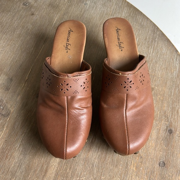 American Eagle Tan Bohemian Chunky Heel Clogs Size 7.5 - Picture 10 of 16